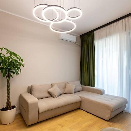 Elegant 2 Bedroom Retreat บูคาเรสต์ ภายนอก รูปภาพ