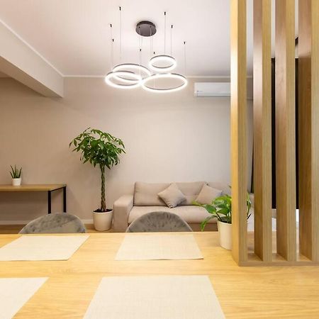 Elegant 2 Bedroom Retreat บูคาเรสต์ ภายนอก รูปภาพ