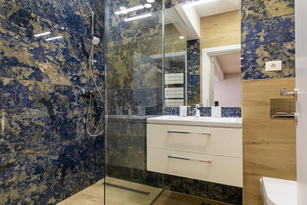 Elegant 2 Bedroom Retreat บูคาเรสต์ ภายนอก รูปภาพ