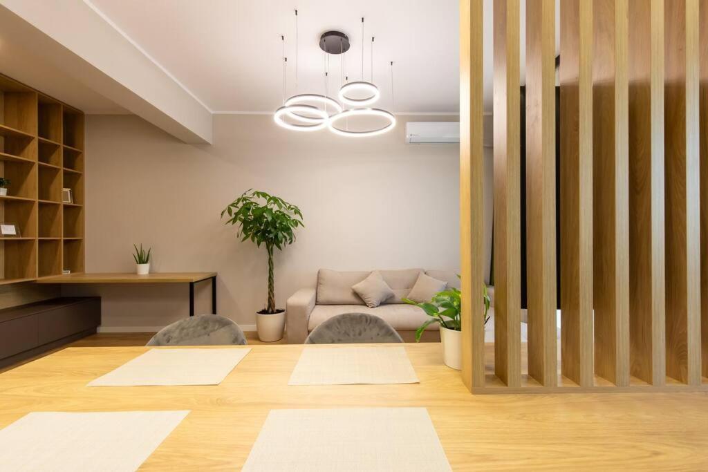 Elegant 2 Bedroom Retreat บูคาเรสต์ ภายนอก รูปภาพ